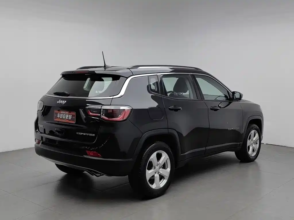 Jeep Compass — фото 2