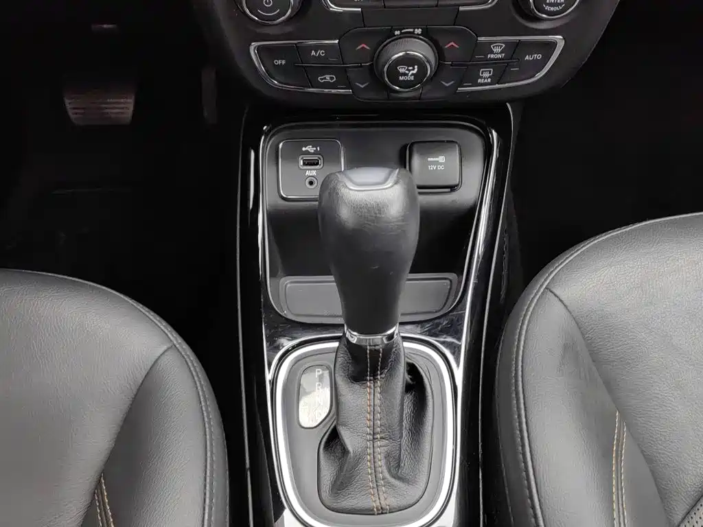 Jeep Compass — фото 13