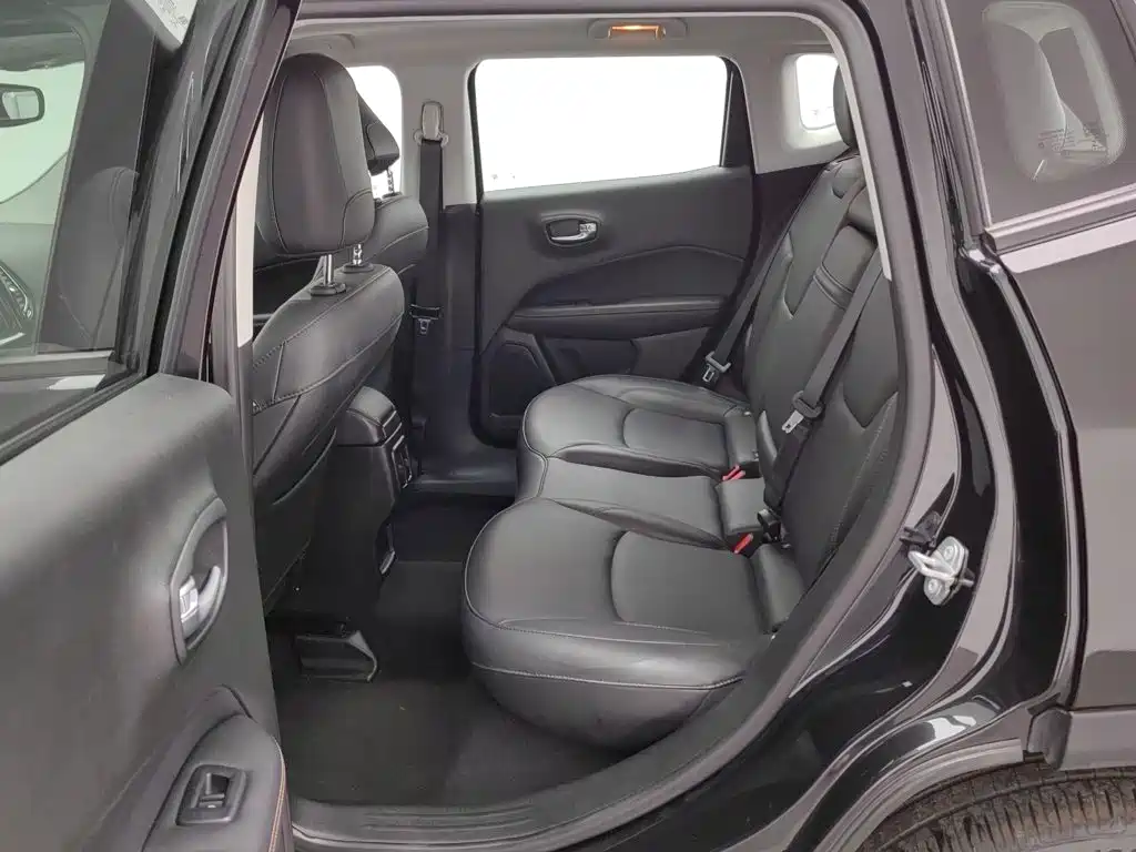 Jeep Compass — фото 15