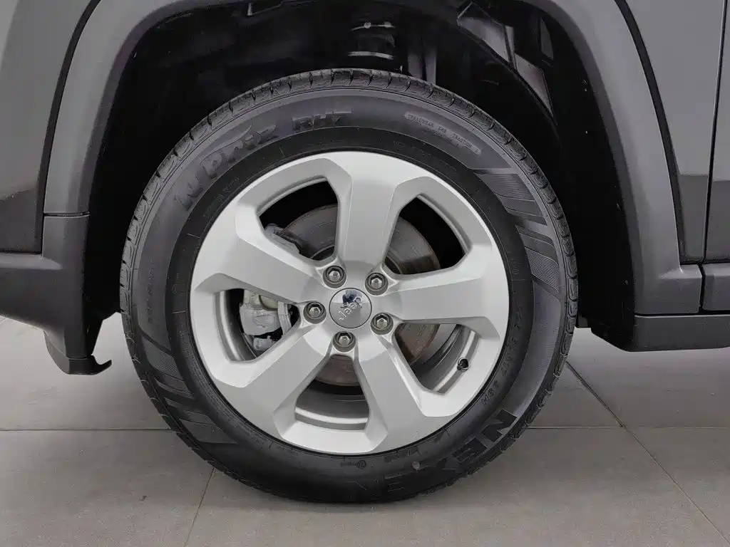 Jeep Compass — фото 17