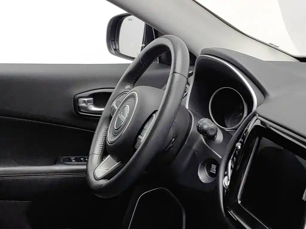 Jeep Compass — фото 22