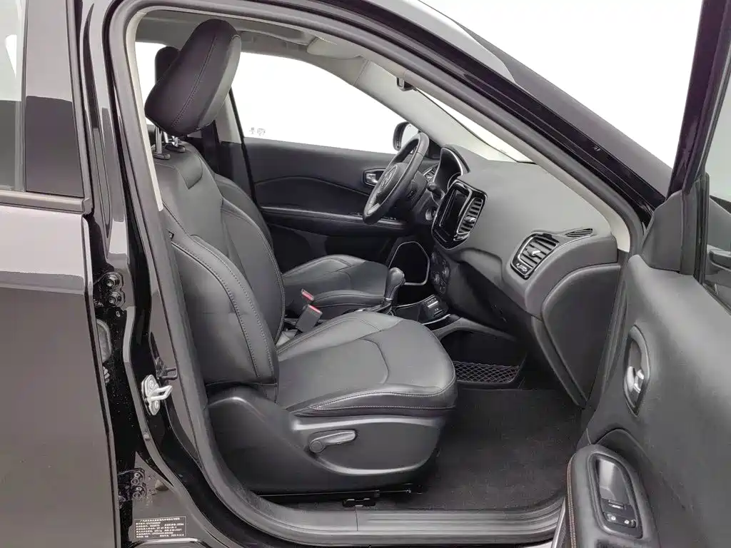 Jeep Compass — фото 23
