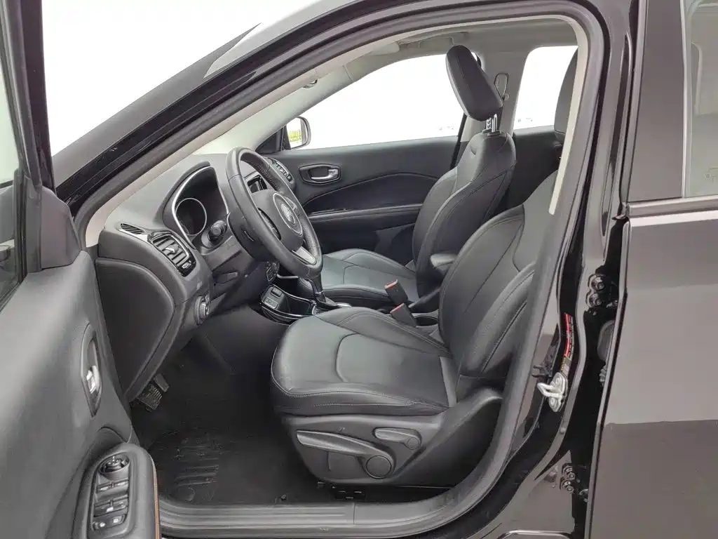 Jeep Compass — фото 10