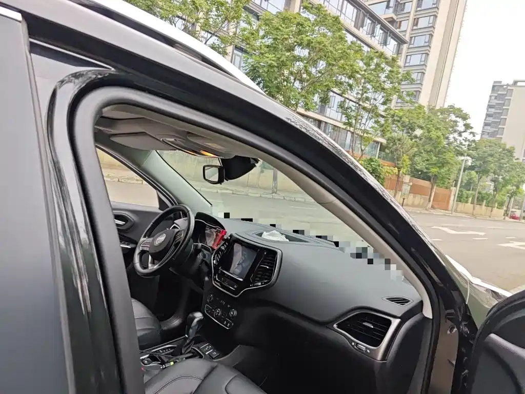 Jeep Cherokee — фото 19