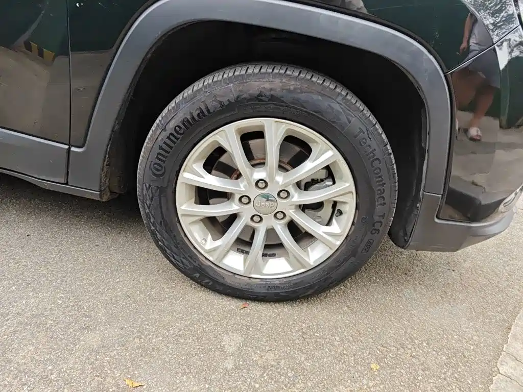 Jeep Cherokee — фото 24