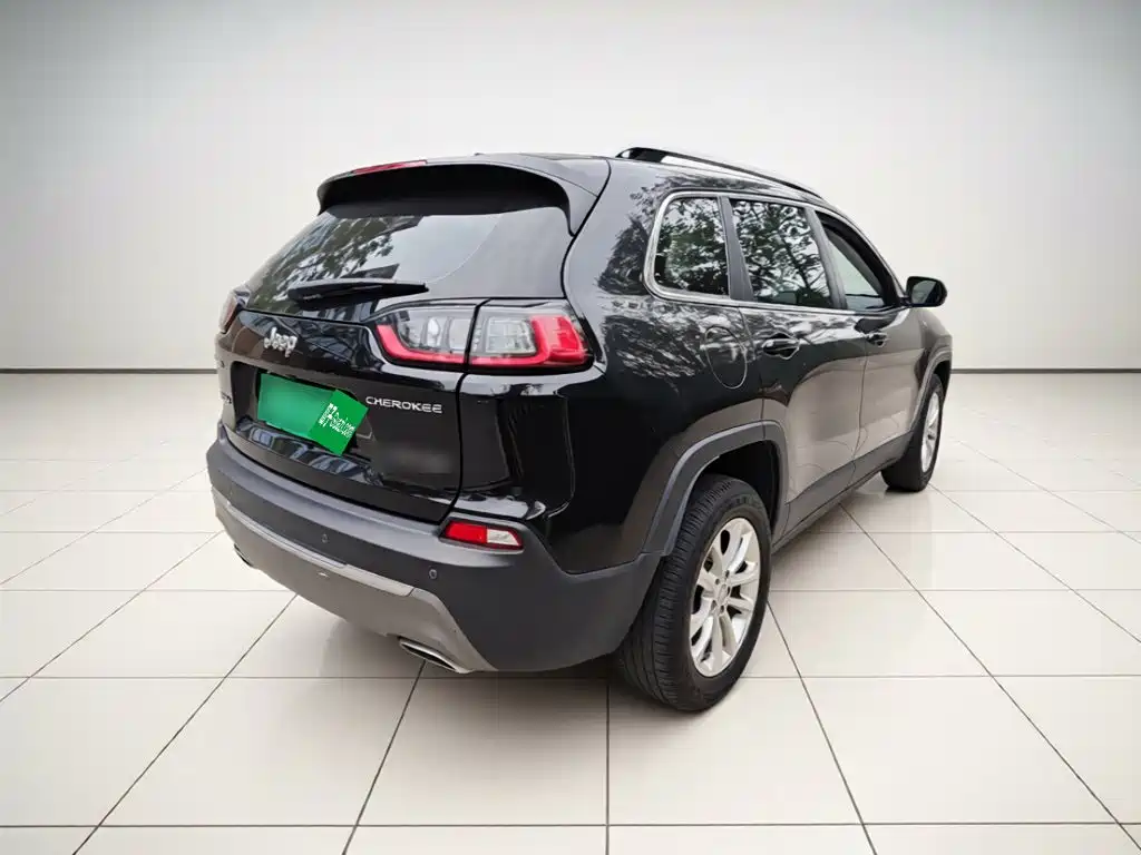 Jeep Cherokee — фото 4