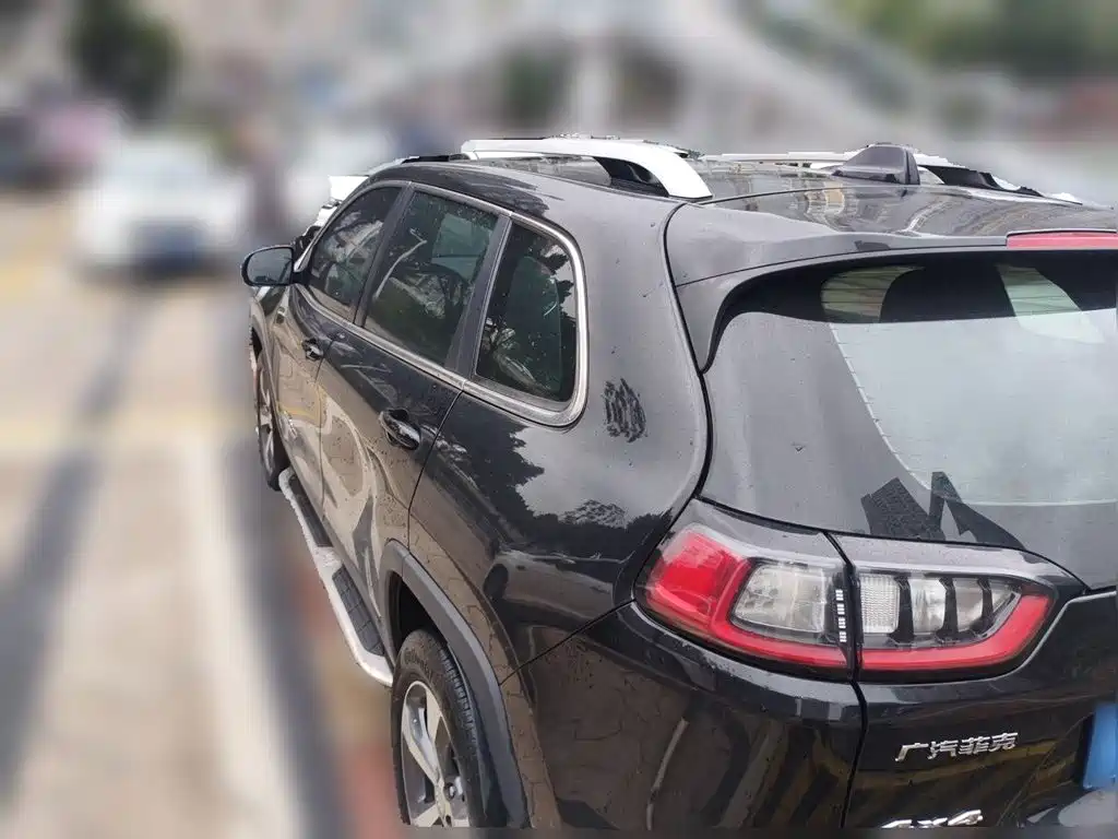 Jeep Cherokee — фото 4