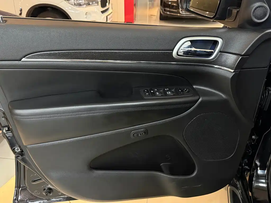 Jeep Grand Cherokee (Import) — фото 4