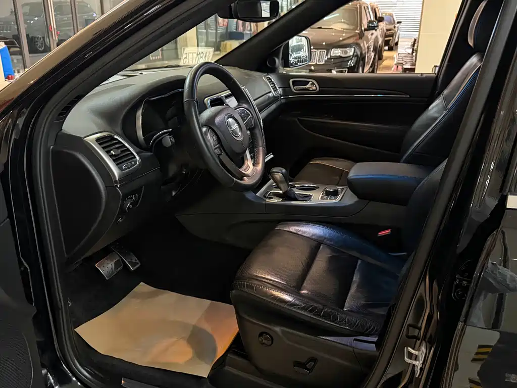 Jeep Grand Cherokee (Import) — фото 9