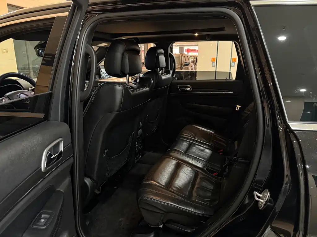 Jeep Grand Cherokee (Import) — фото 10