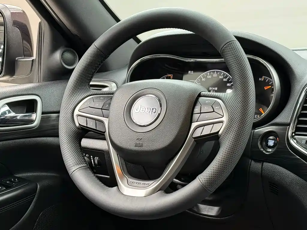 Jeep Grand Cherokee (Import) — фото 10