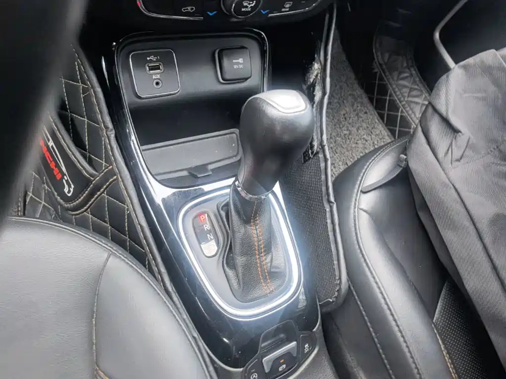 Jeep Compass — фото 14