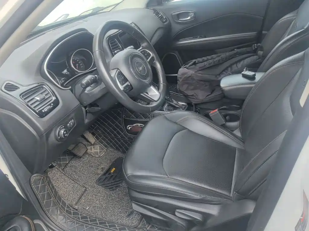 Jeep Compass — фото 15