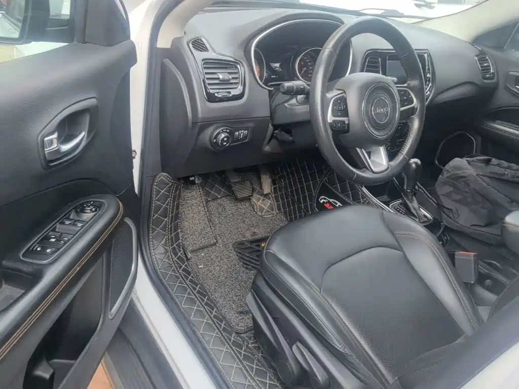 Jeep Compass — фото 16