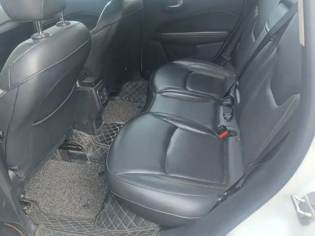 Jeep Compass — фото 17