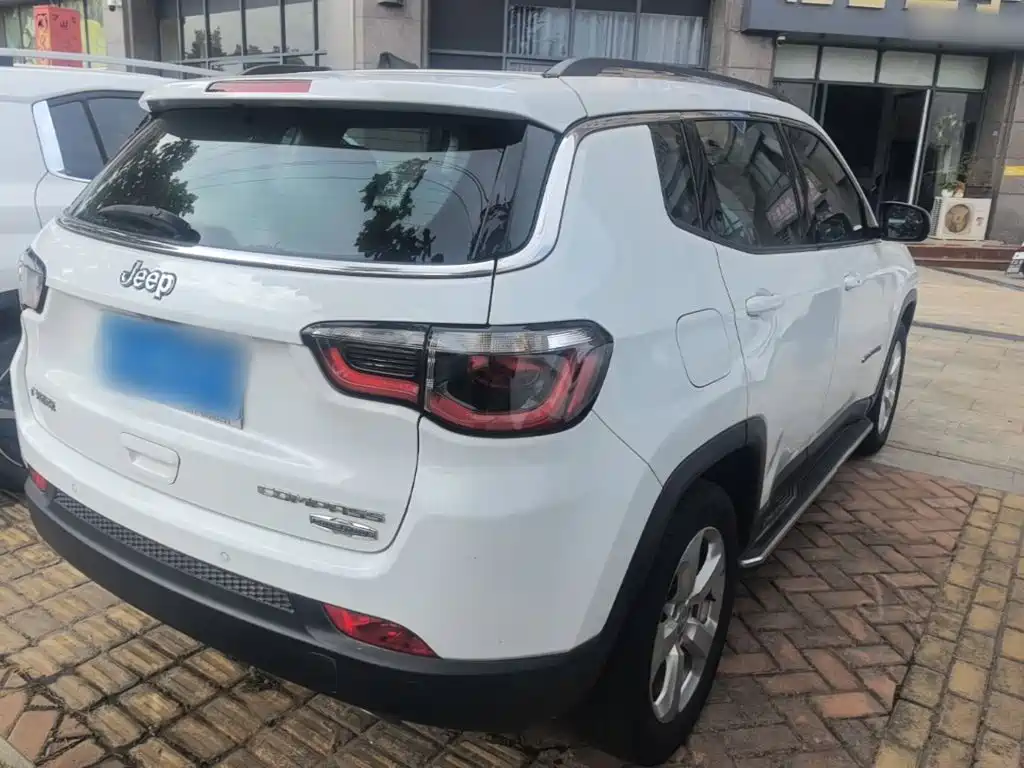 Jeep Compass — фото 7