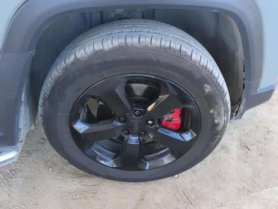 Jeep Compass — фото 6