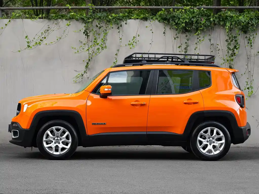 Jeep Renegade — фото 13