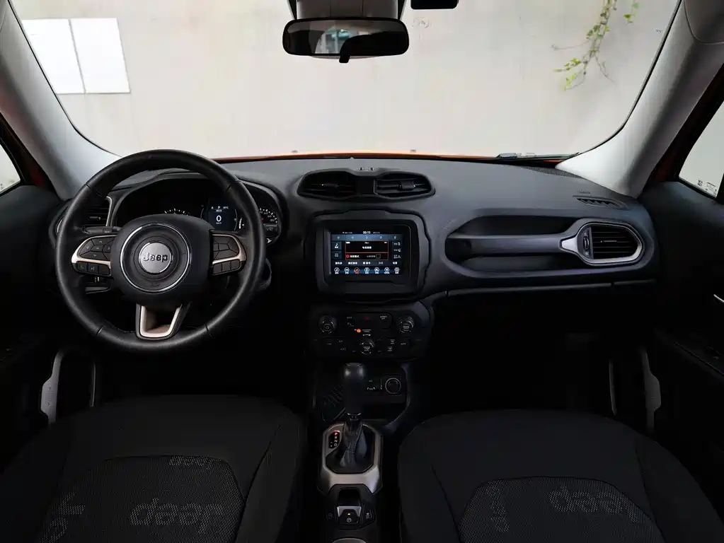 Jeep Renegade — фото 5