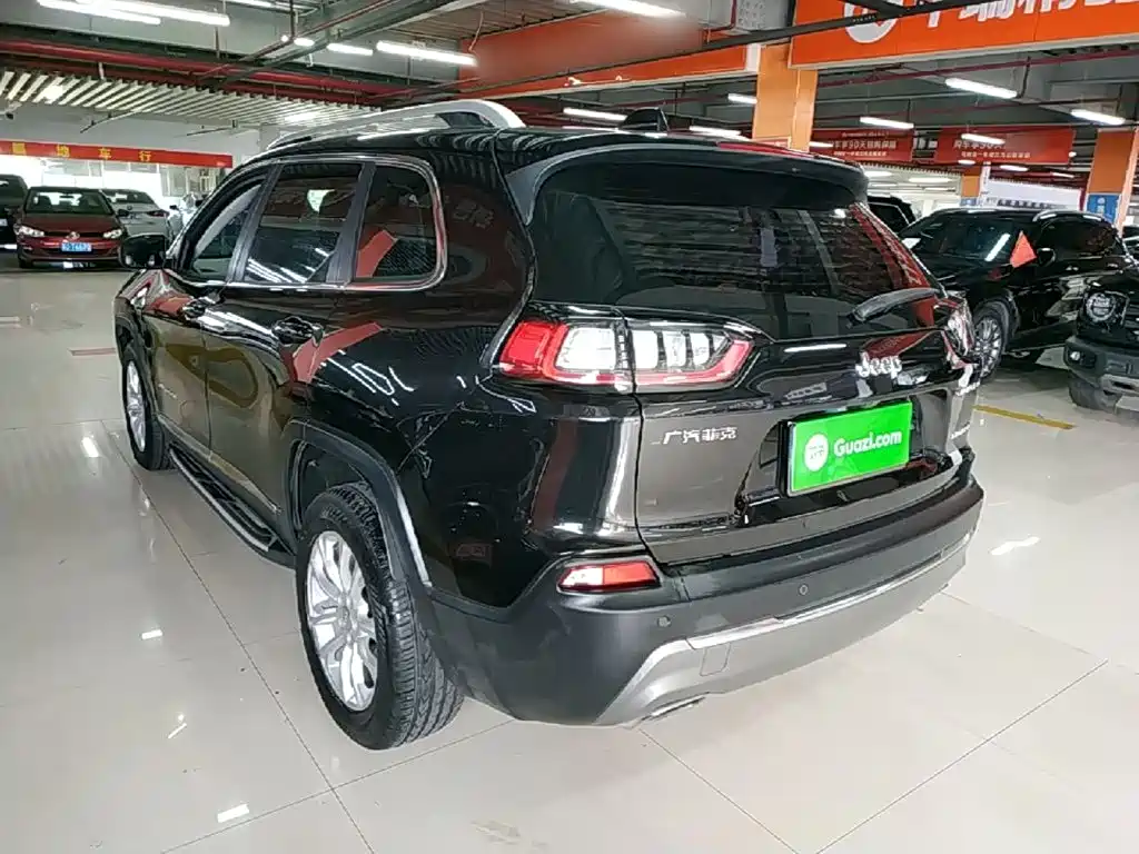 Jeep Cherokee — фото 5