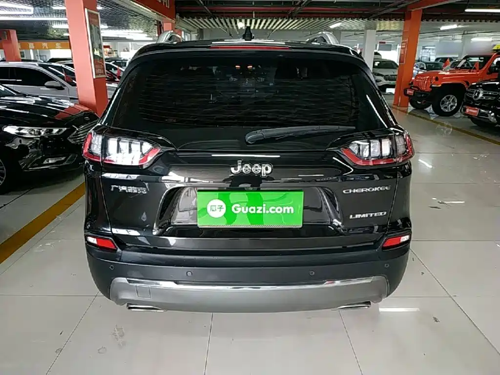 Jeep Cherokee — фото 6