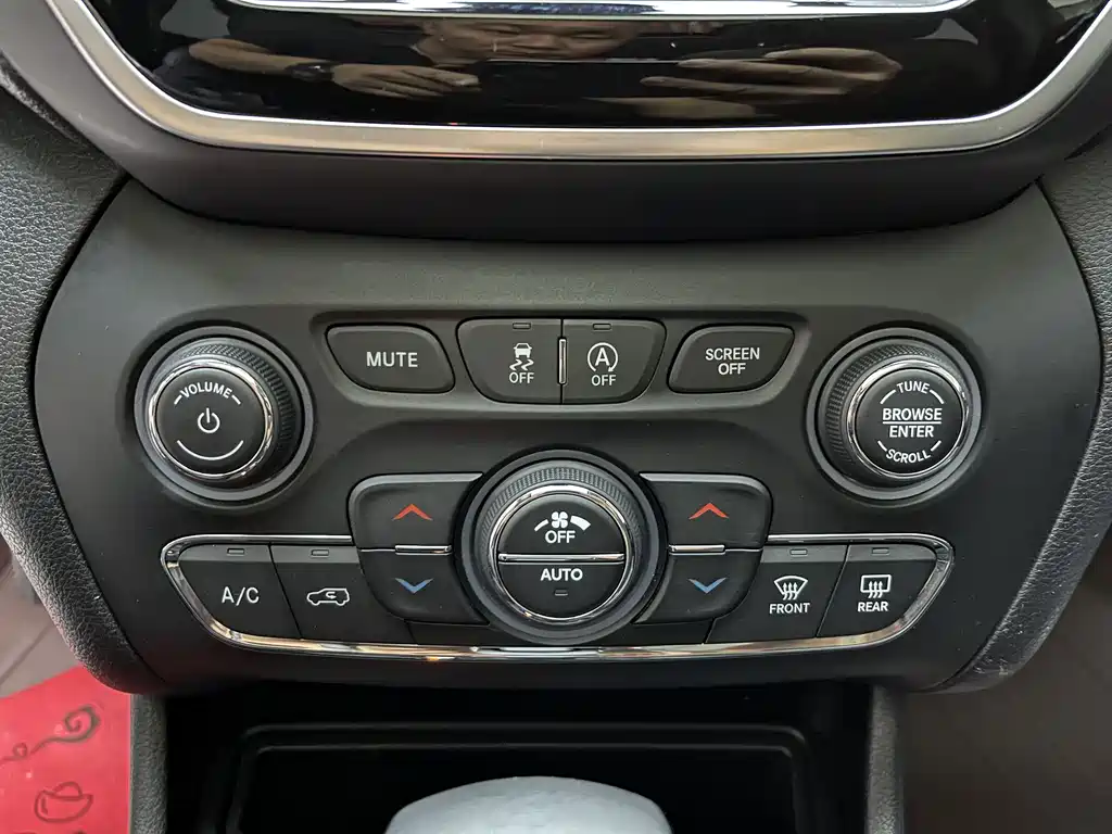 Jeep Cherokee — фото 17