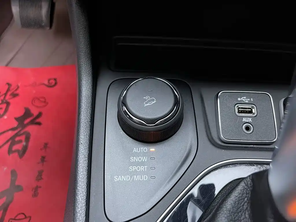 Jeep Cherokee — фото 18