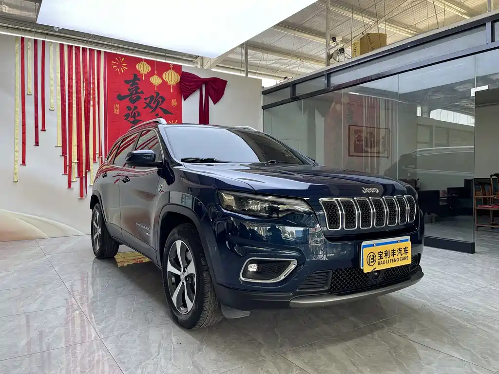 Jeep Cherokee — фото 3