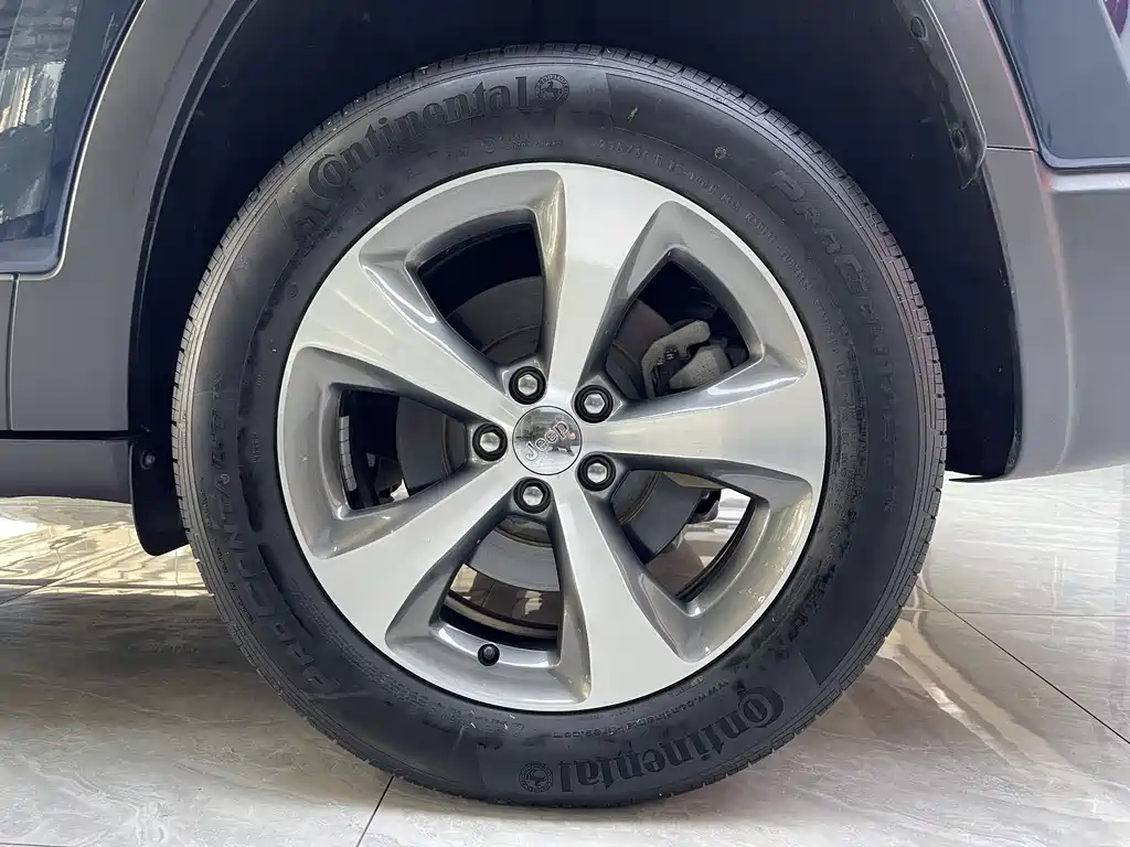 Jeep Cherokee — фото 21