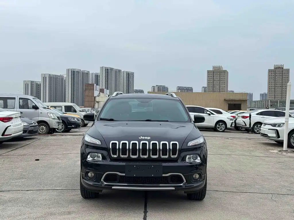 Jeep Cherokee — фото 2