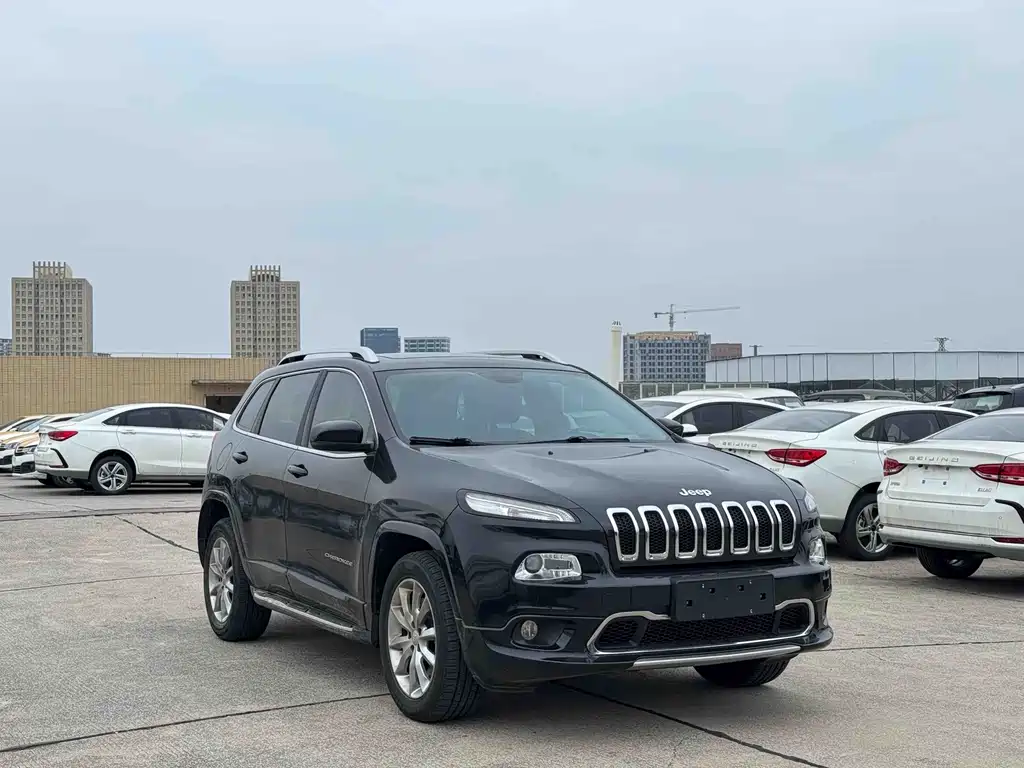 Jeep Cherokee — фото 3
