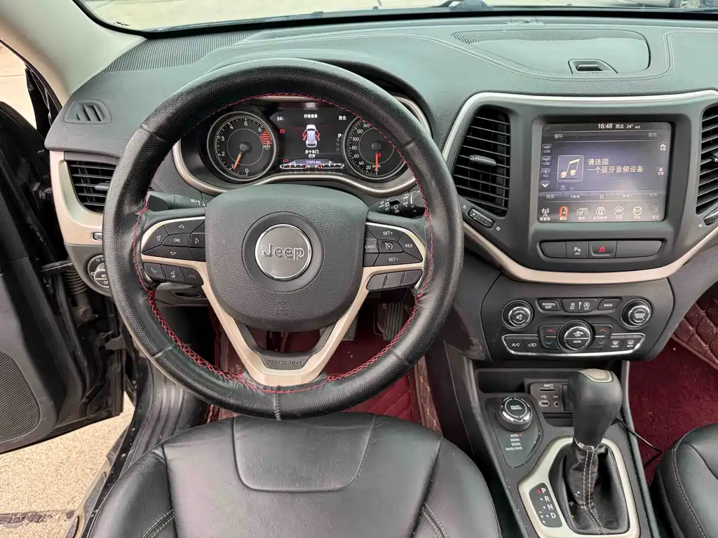 Jeep Cherokee — фото 6