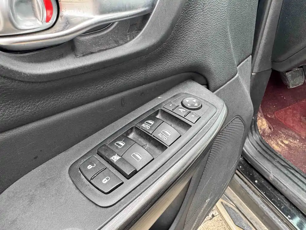 Jeep Cherokee — фото 10