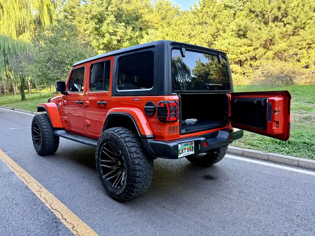 Jeep Wrangler — фото 11