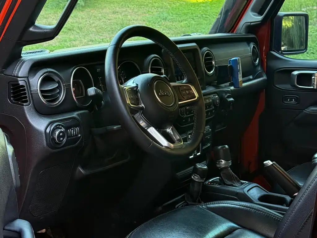 Jeep Wrangler — фото 5