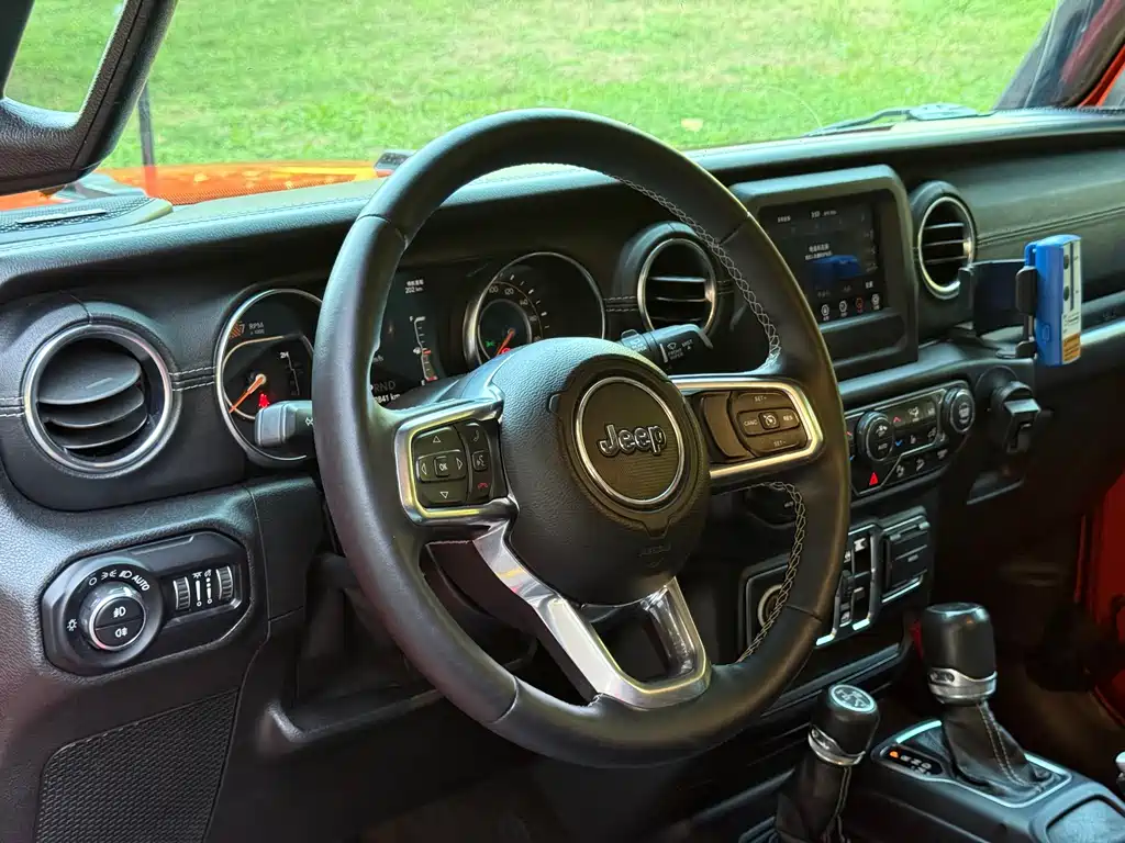 Jeep Wrangler — фото 6