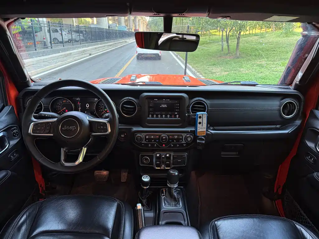 Jeep Wrangler — фото 7