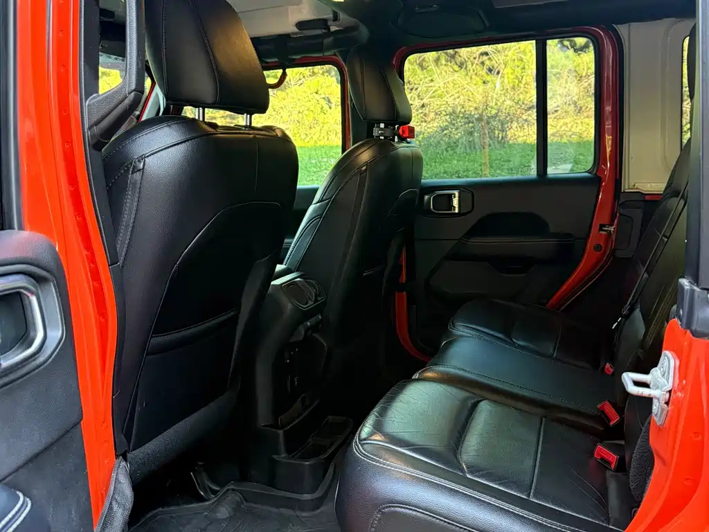 Jeep Wrangler — фото 8