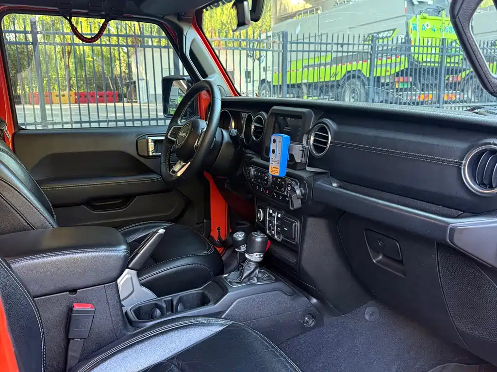 Jeep Wrangler — фото 9