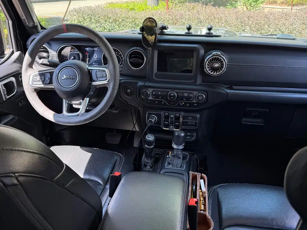 Jeep Wrangler — фото 7