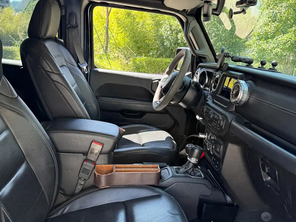 Jeep Wrangler — фото 9
