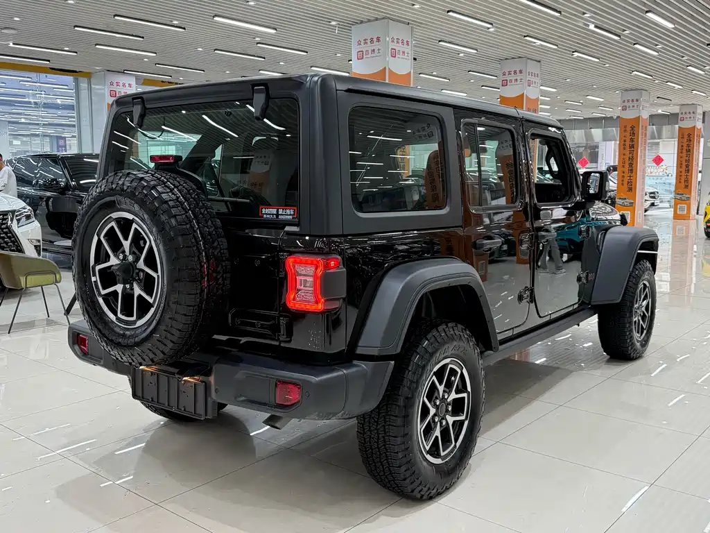 Jeep Wrangler — фото 9