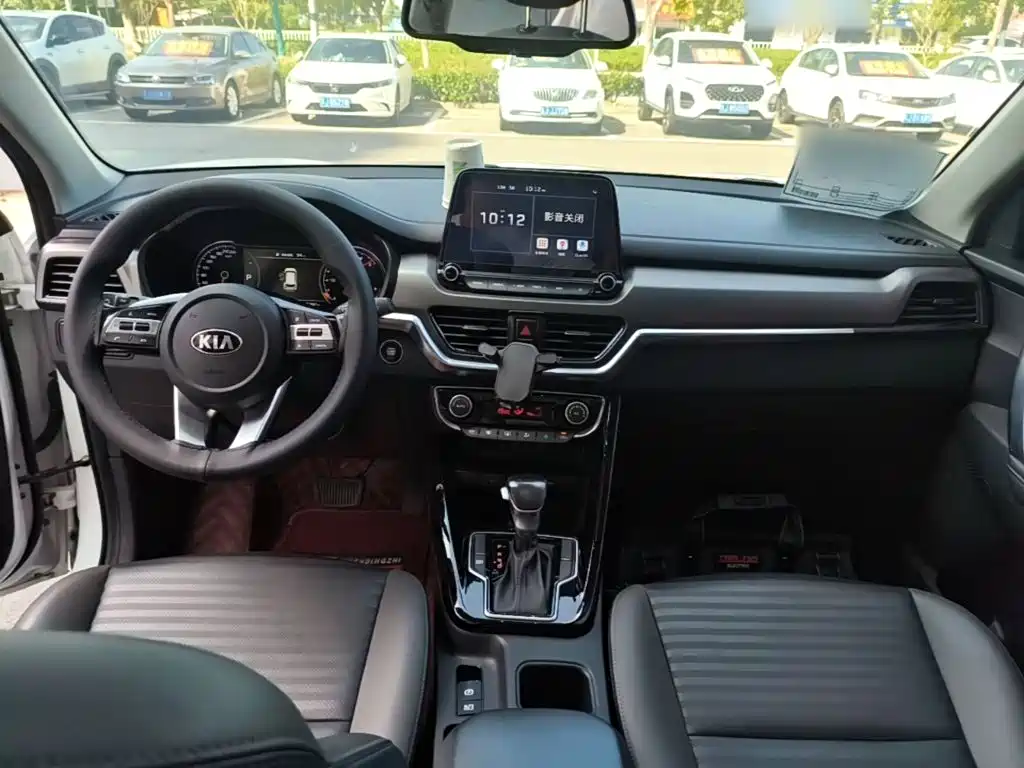 Kia Sportage — фото 10