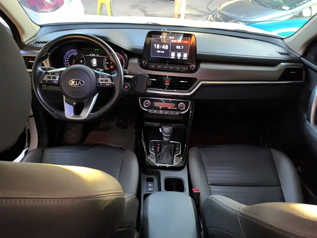 Kia Sportage — фото 10