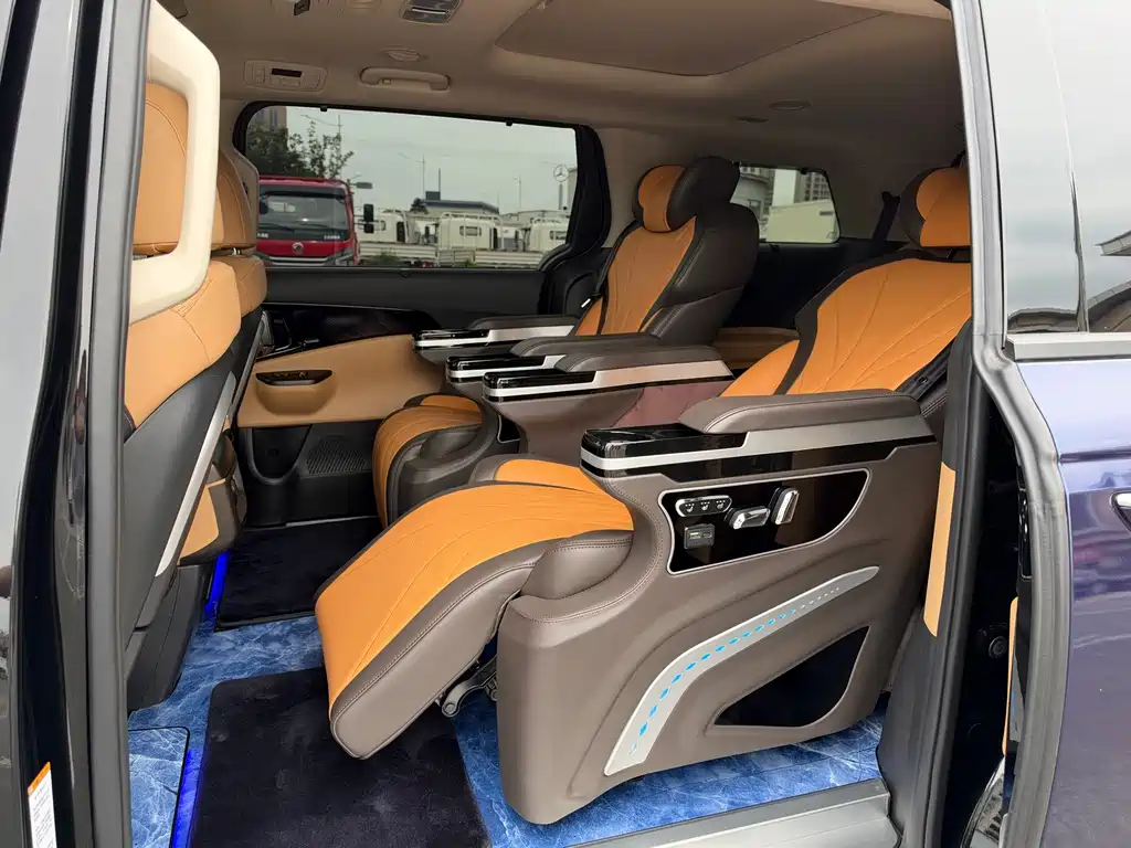 Kia Carnival — фото 15