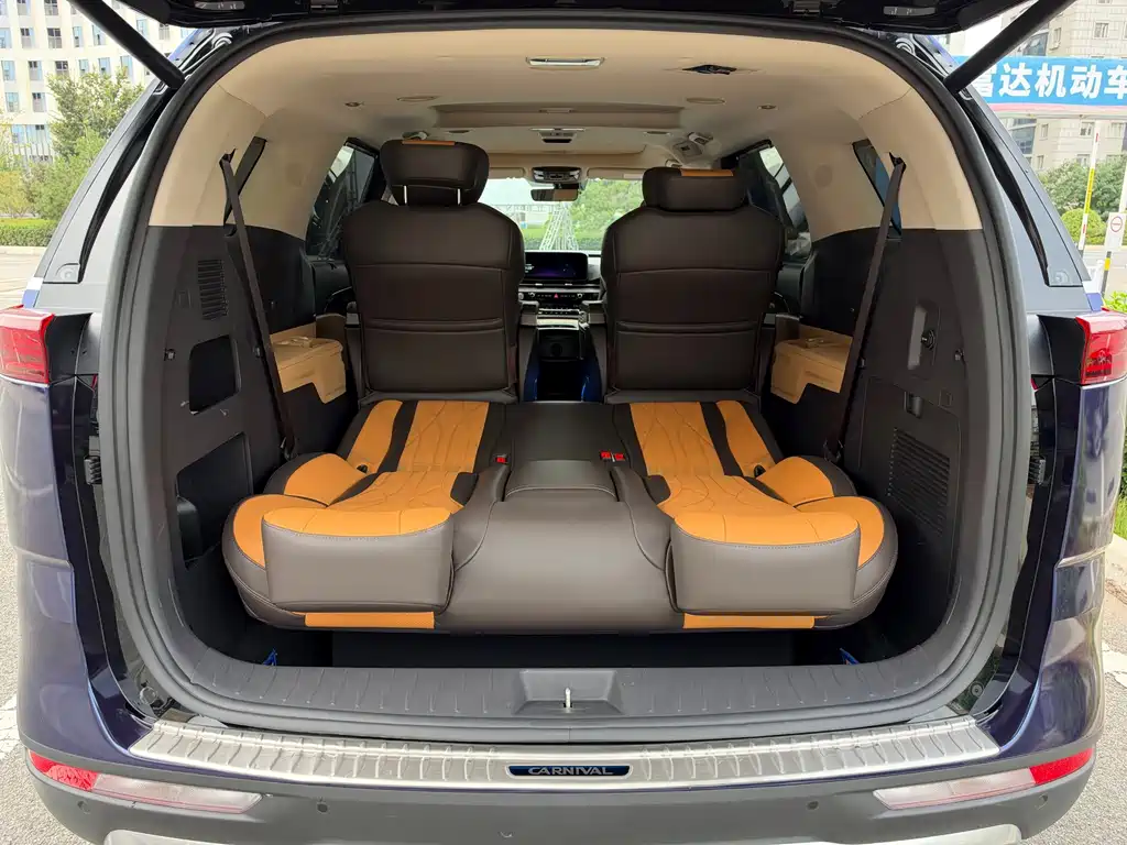 Kia Carnival — фото 17