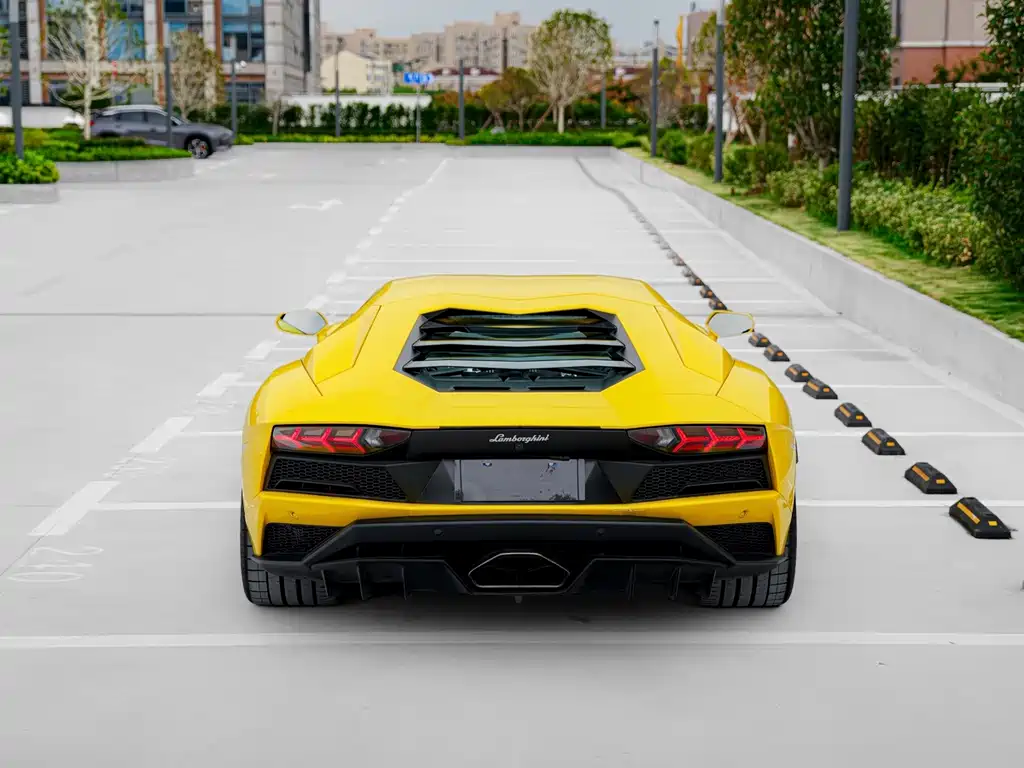 Lamborghini Aventador — фото 9