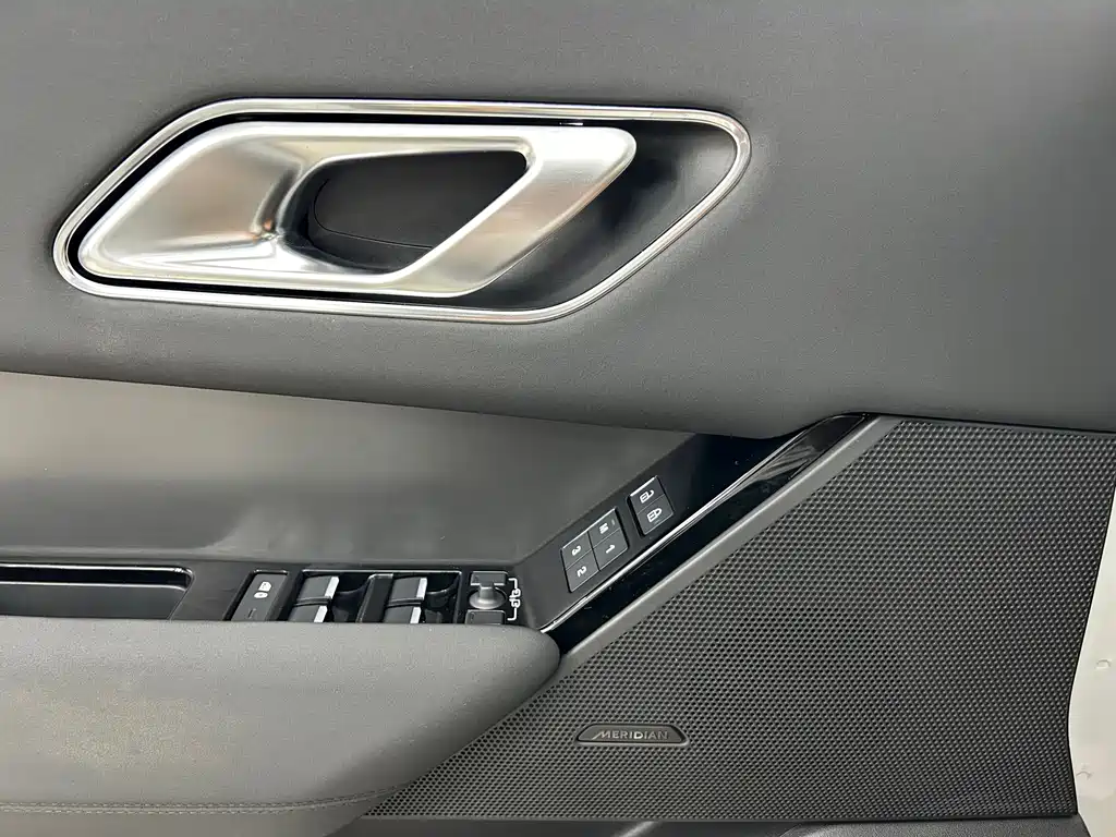 Land Rover Velar — фото 18