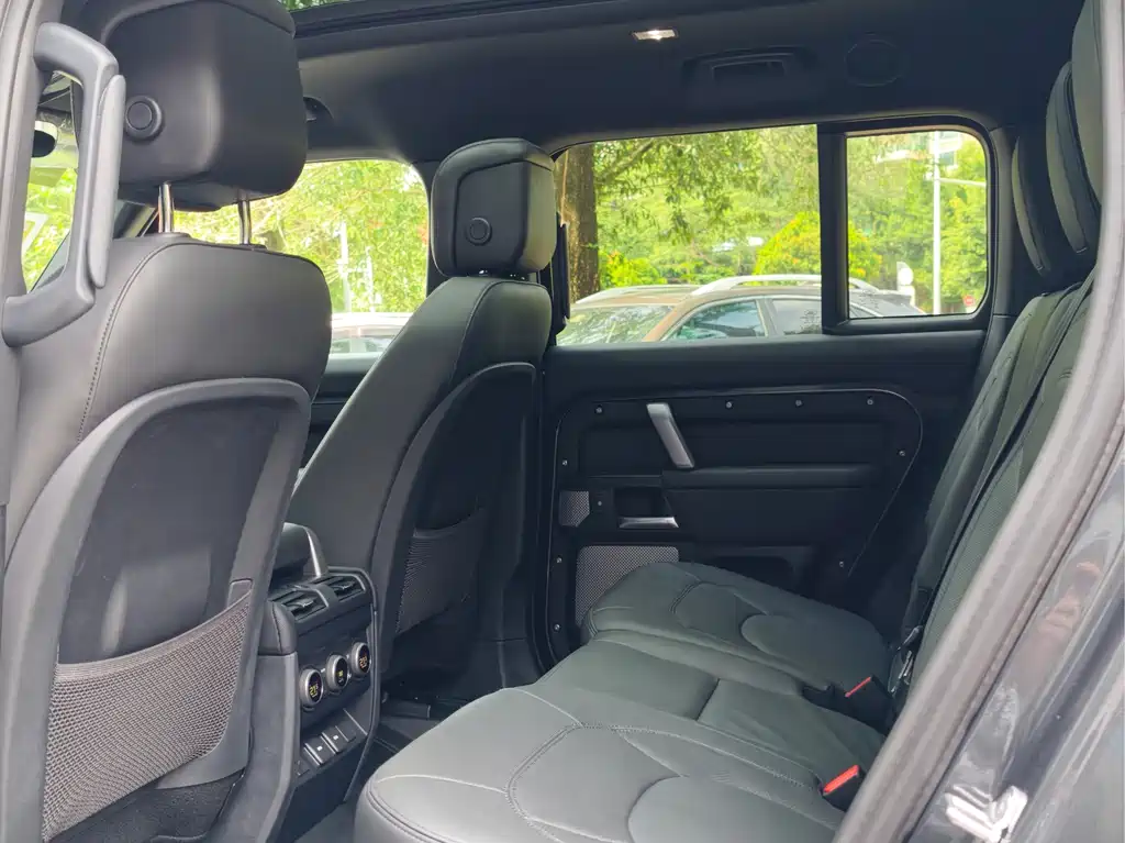 Land Rover Defender — фото 10