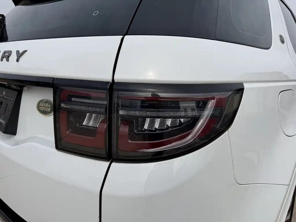 Land Rover Discovery Sport — фото 15